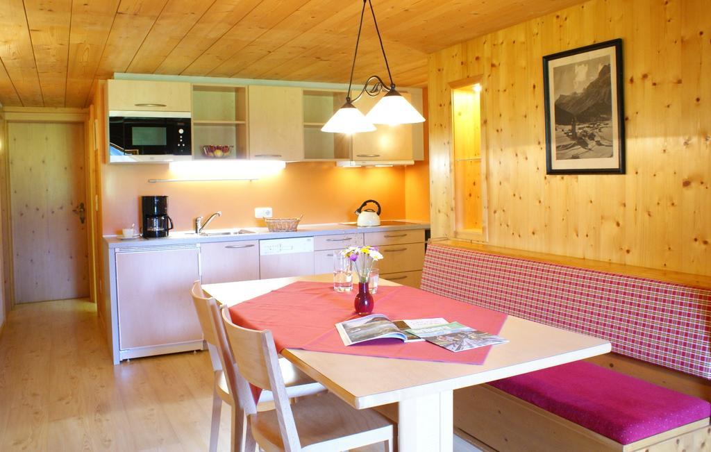 Haus Gstueat Apartment Lech am Arlberg Room photo